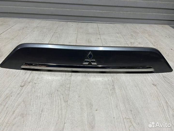 Накладка двери багажника Mitsubishi Outlander 2 XL