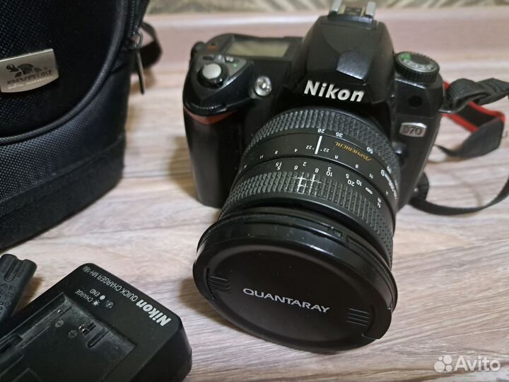 Зеркальный фотоаппарат nikon D70