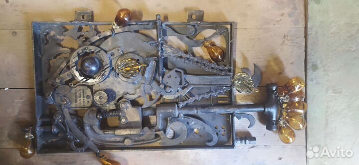 Панно из металла, украшение стеклянными элементами