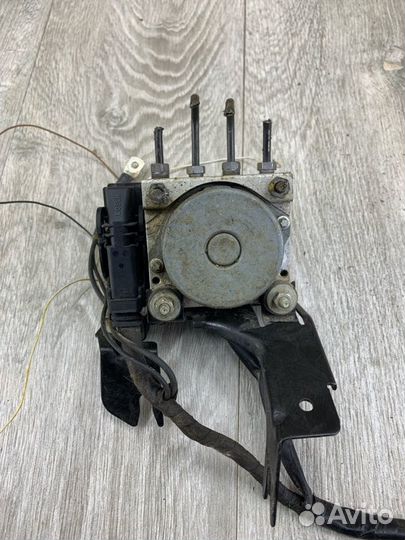 Блок ABS Renault Sandero K7M F710 2012