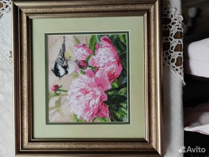 Картины вышиты крестиком