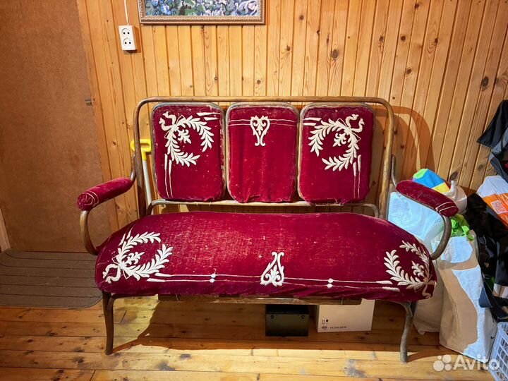 Антикварный диван