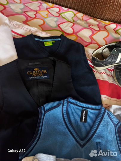 Продам фирменную школьную одежду пакетом р.122-128