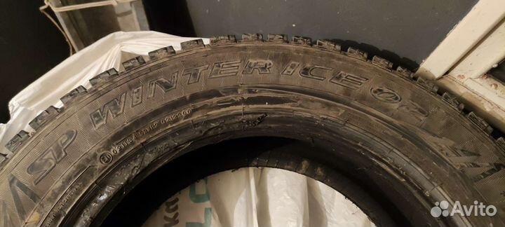 Dunlop SP Winter Ice 02 215/60 R16
