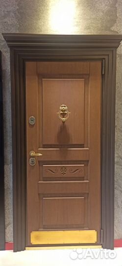 Металлическая дверь