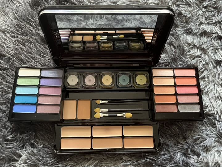 Палетка для макияжа из Германии
