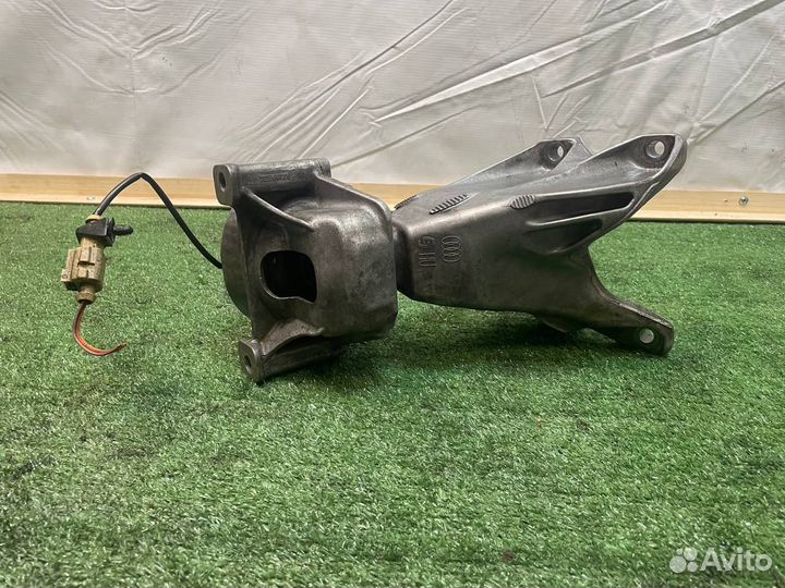 Опора двигателя левая Audi Q5 8R С датчиком