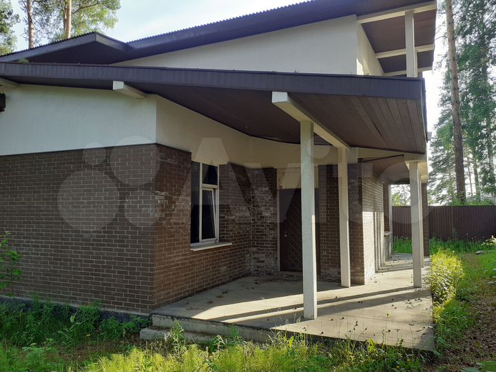 Коттедж 203 м² на участке 10 сот.