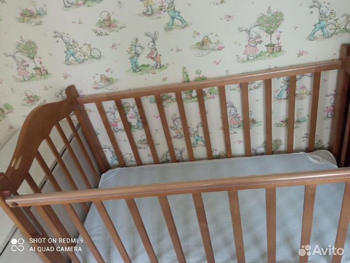 Детская кроватка с маятником и ящиком