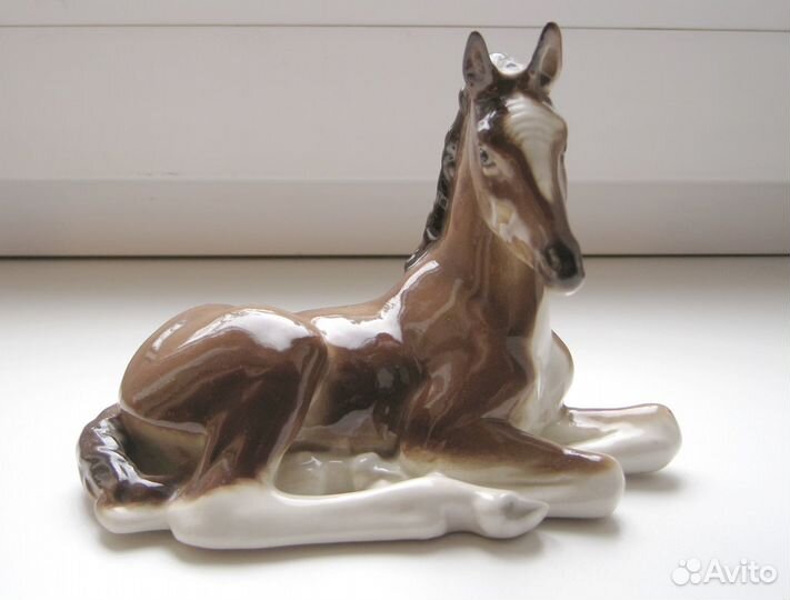 Жеребёнок - фарфоровая статуэтка