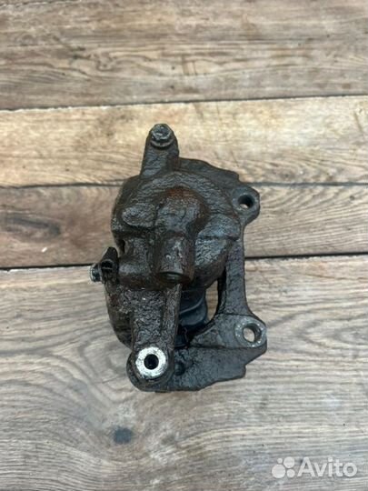 Тормозной суппорт передний правый Opel Corsa D 1.4