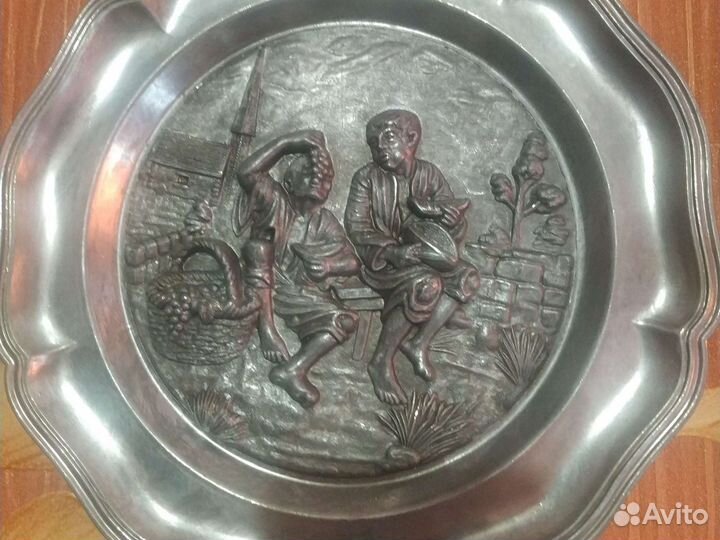 Оловянная, фарфоровая, бронзовая настенная тарелка