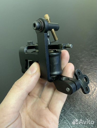 Две тату-машинки