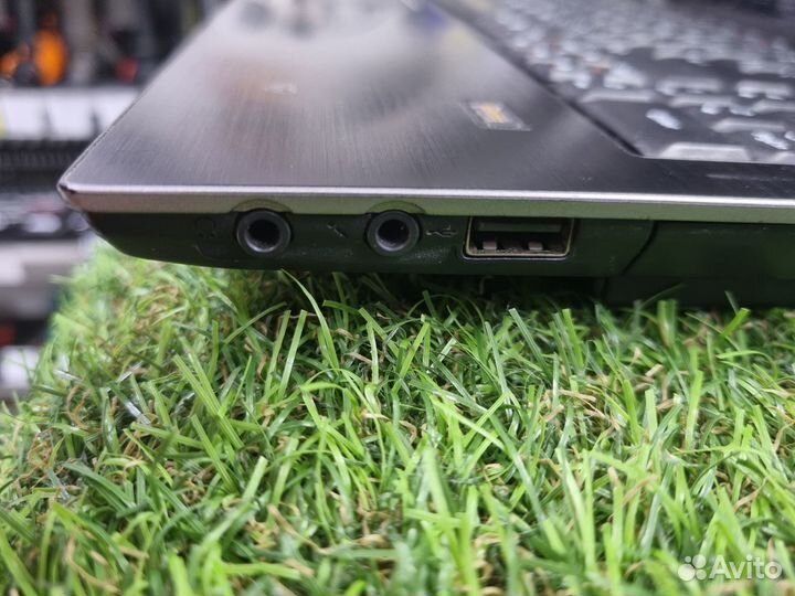 Ноутбук Lenovo V560