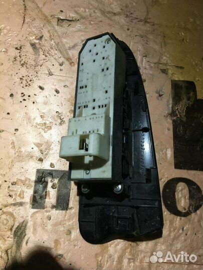 Кнопки стеклоподъемников Toyota rav 4