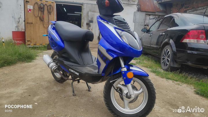 Скутер мопед