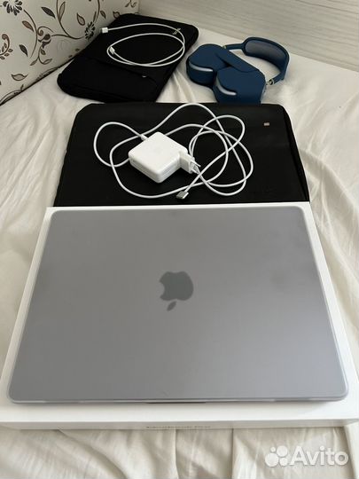 Macbook pro 14 m1 pro 512Gb