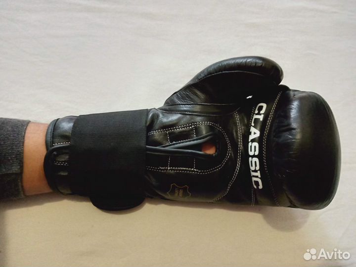 Боксёрские перчатки Title