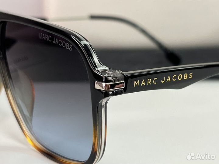 Солнцезащитные очки marc jacobs с футляром