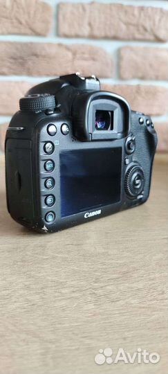 Зеркальный фотоаппарат canon 7d mark II