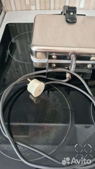 Электрическая вафельница