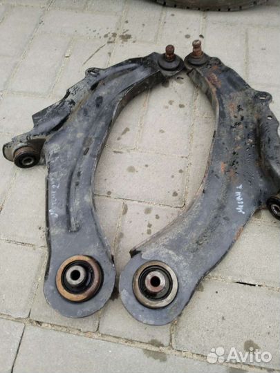 Рычаг передней подвески Рено Меган 2