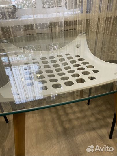 Кухонный стол стеклянный