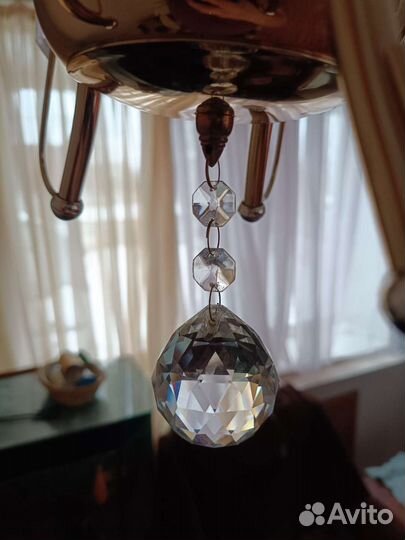 Люстра с хрустальными подвесками