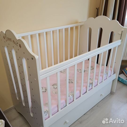 Детская кровать с маятником и ящиком