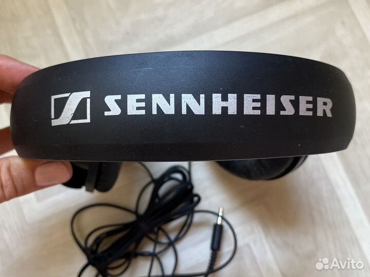 Проводные наушники