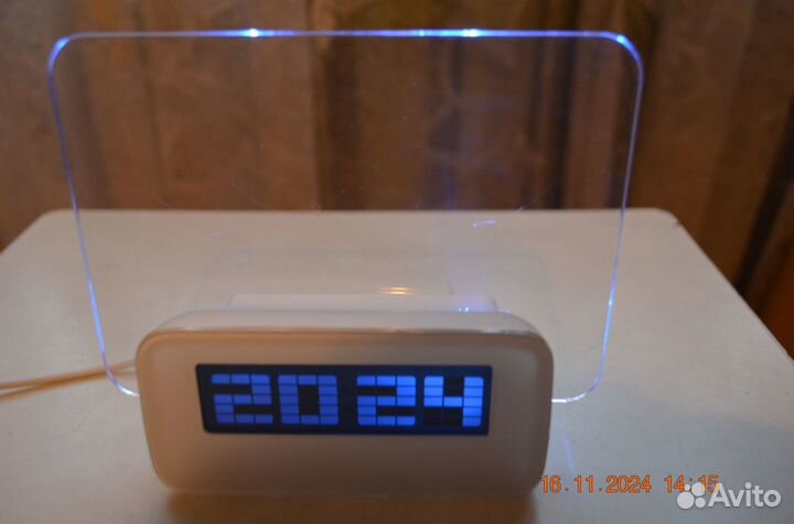 Часы с подсветкой