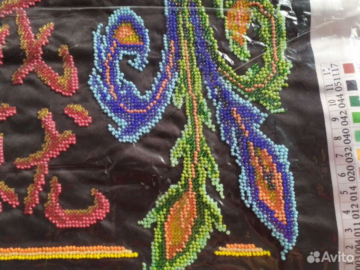 Картина из бисера. Павлин