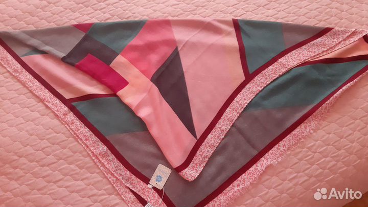 Новенький шикарный нежнейший палантин