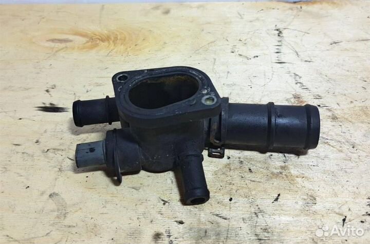 Фланец двигателя системы охлаждения VW Passat (B6