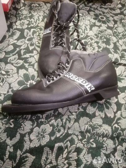 Лыжные ботинки