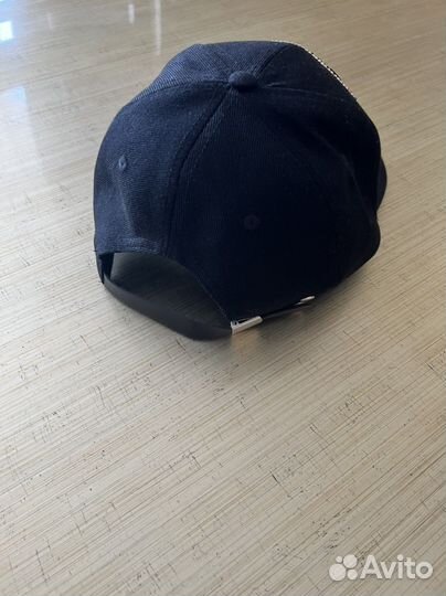 Кепка женская Guess