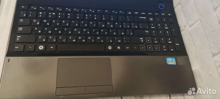 Ноутбук Samsung i5/8gb/140gb SSD/1tb HDD