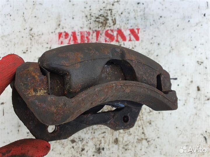 Суппорт передний правый Ниссан Примьера P10