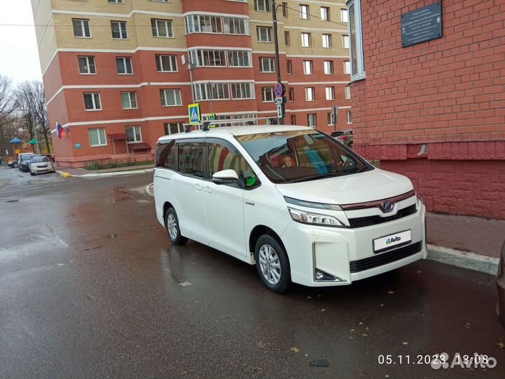 Toyota Voxy 1.8 CVT, 2018, 72 000 км
