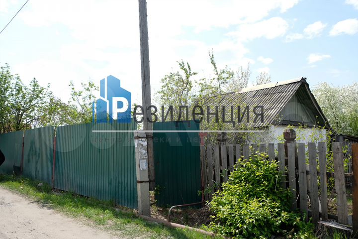 Дом 14,6 м² на участке 4 сот.