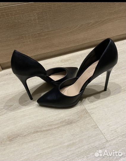 Туфли женские 38-39 размер черные и бежевые