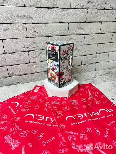 Духи Flora by Gucci Glamorous Magnolia