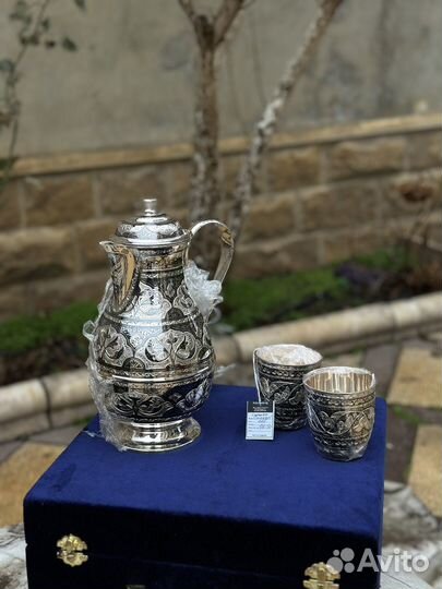 Серебро кувшин со стаканами