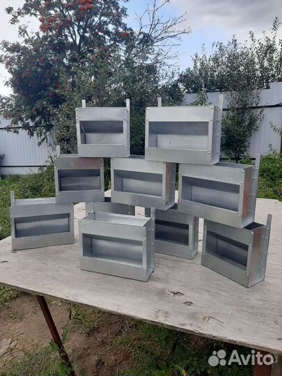 Поддоны для клеток, кормушки