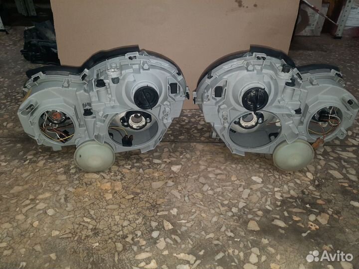 Фара левая Mercedes Benz W203 A2038203161