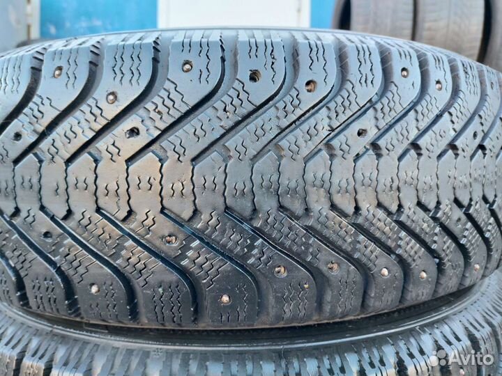 Goodyear UltraGrip 500 215/70 R16 100T
