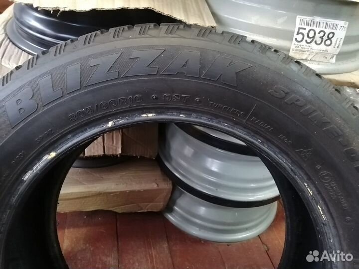 Bridgestone Blizzak Spike-01 205/60 R16