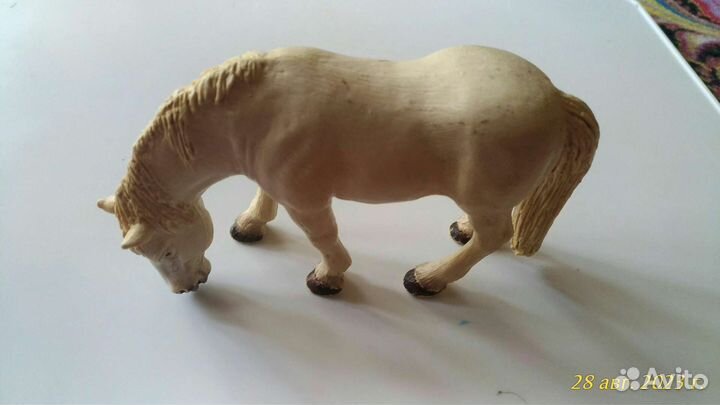 Лошадь schleich
