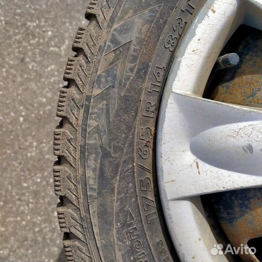 R14 Nokian Tyres Nordman 4 175/65, PCD 4x100 DIA 54.1