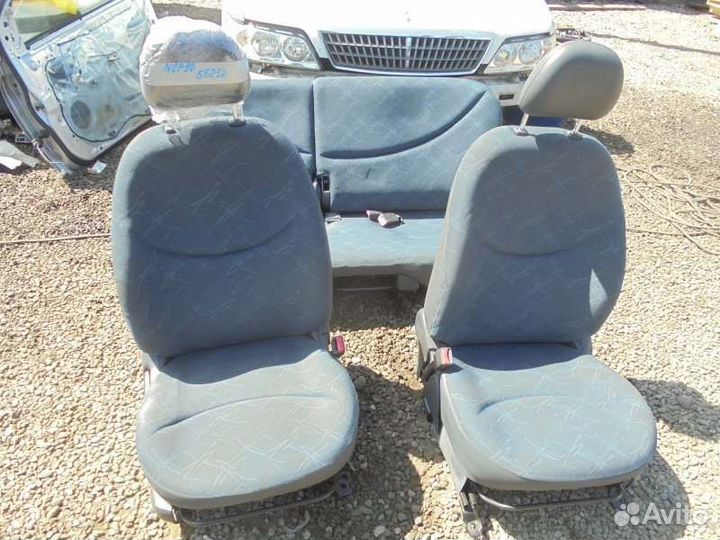 Сидения комплект Toyota Vitz SCP10 1SZ-FE 2003/11